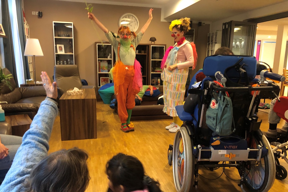 Clowns 2